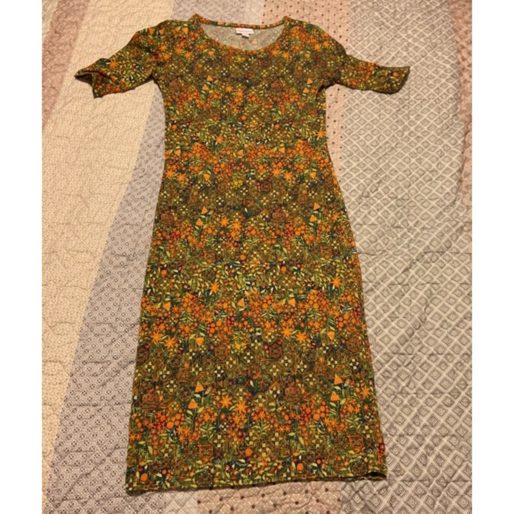 LulaRoe Form Fitting Quarter Sleeve Dress